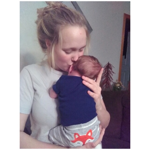 Meet your Posher, Chloe - Picture 1 of 6